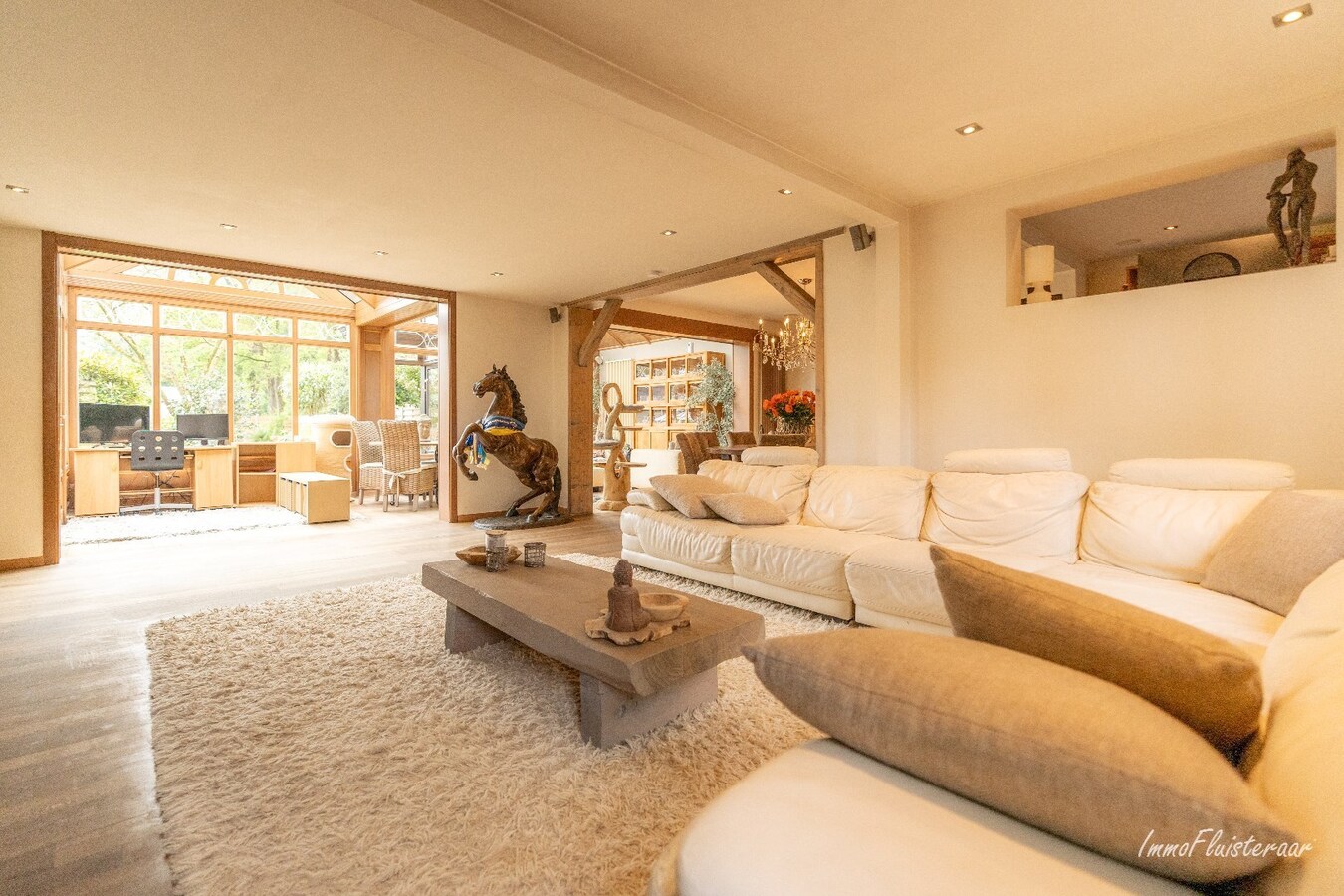 Prachtige villa met hippische accommodatie en binnenpiste op ca. 2ha te Paal 