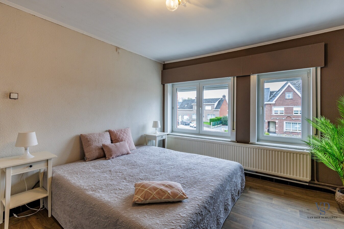 Ruime, deels gerenoveerde Half Open Bebouwing 