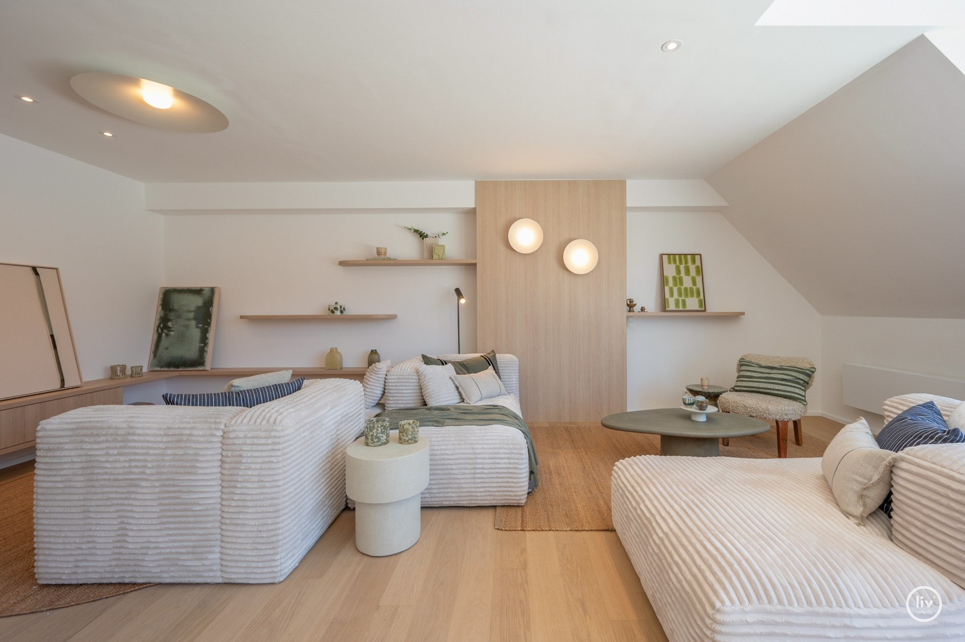 Prachtige ruime duplex (216 m2) top gerenoveerd gelegen op de Leopoldlaan te Knokke. 