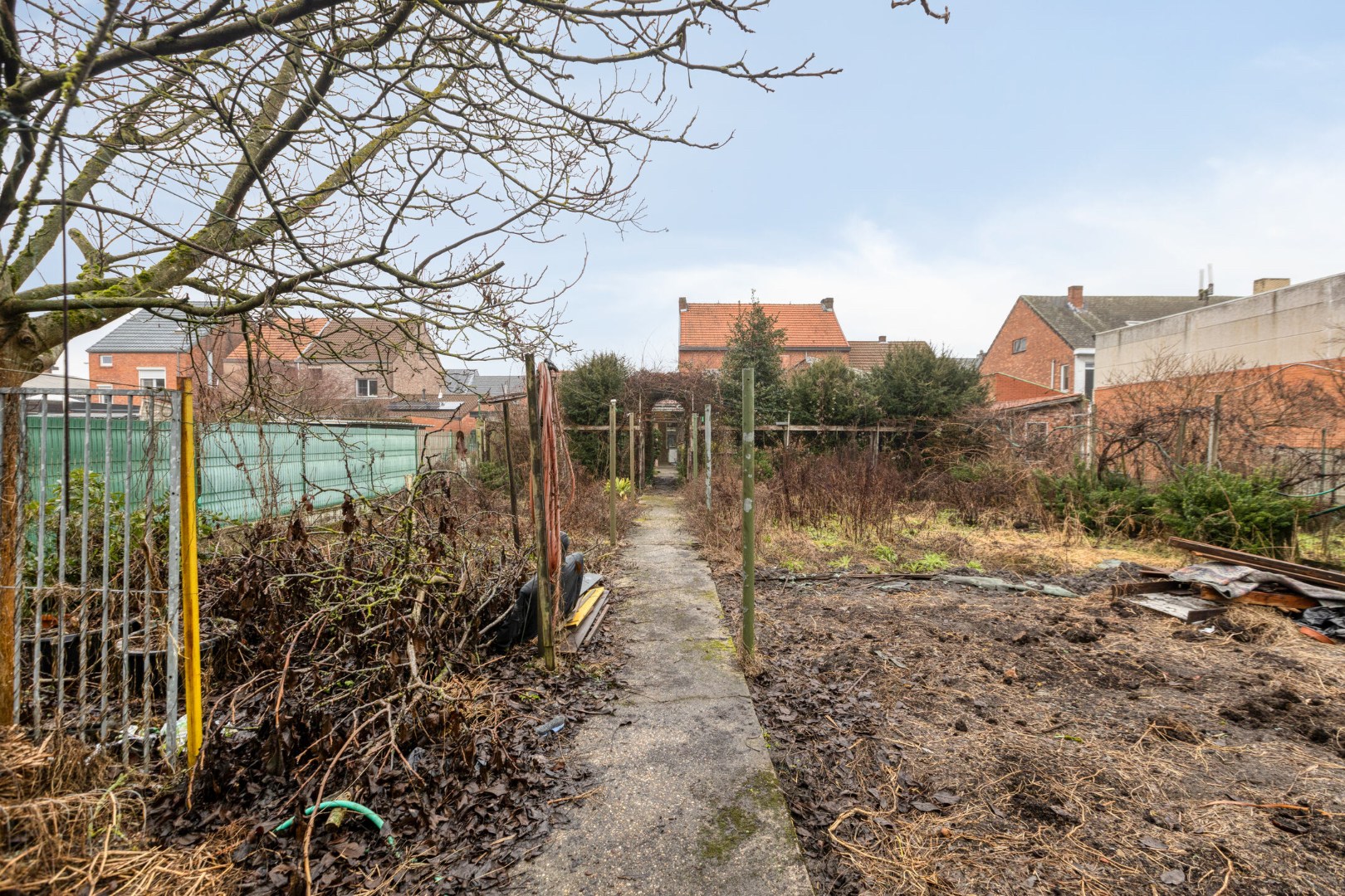 Gezinswoning met 6 slpk. en ruime garage op perceel van 1233m² te Leopoldsburg 