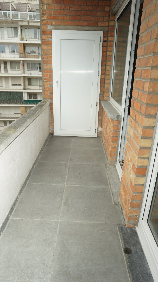 APP. NON-MEUBLE SITUE AVEC BELLE VUE SUR LE PARC 