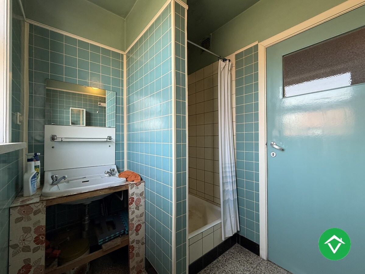 Stevige woning met 3 slaapkamers, tuin en garage in een rustige wijk te Rumbeke 