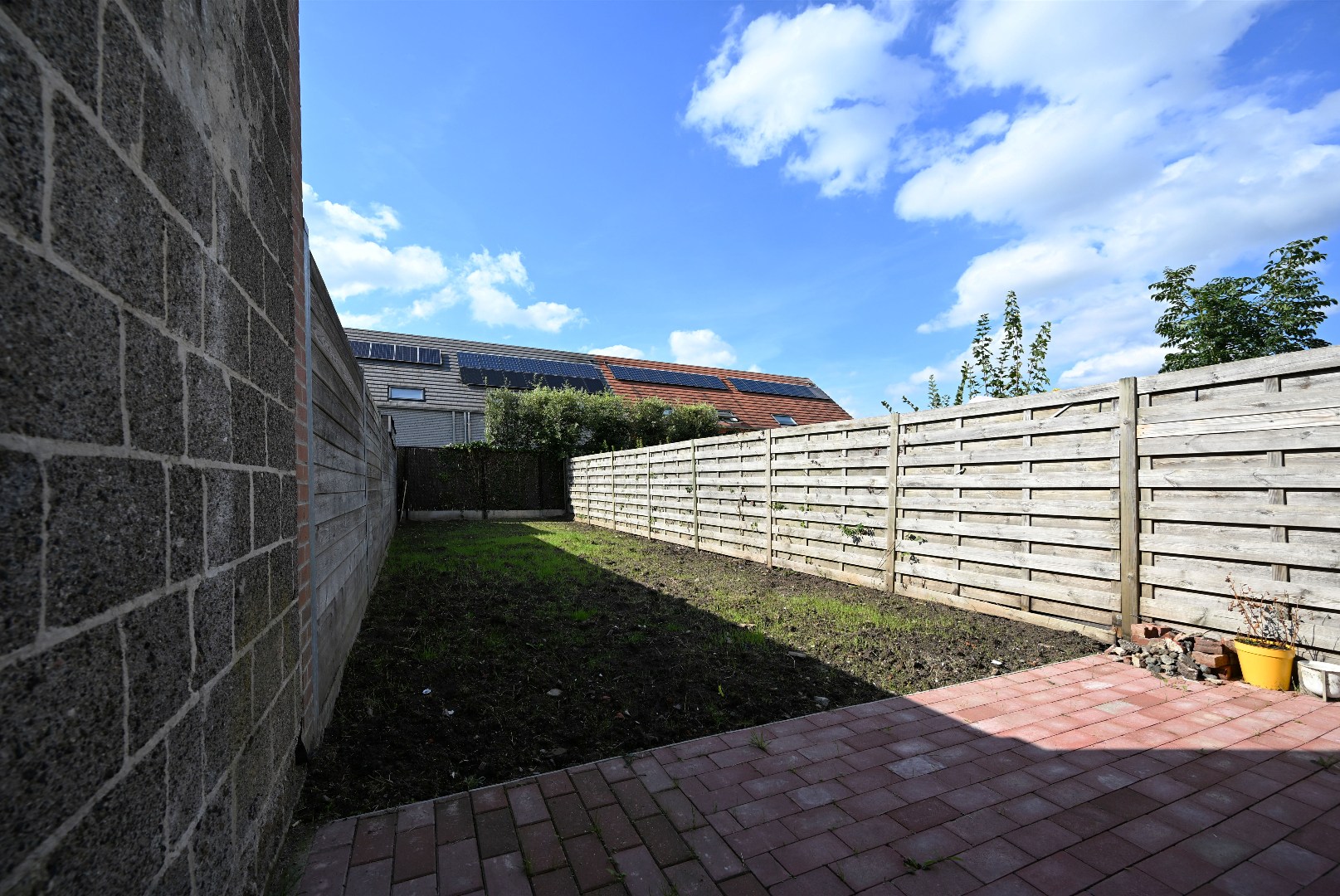 Rijwoning met 2 slaapkamers en tuintje te Eeklo 