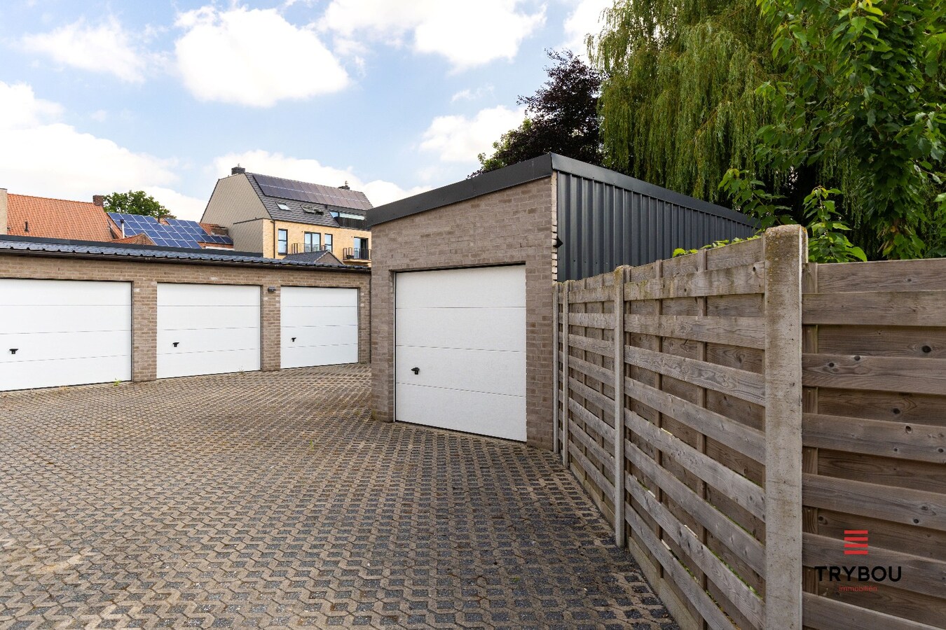 Centraal gelegen garage te Houthulst 