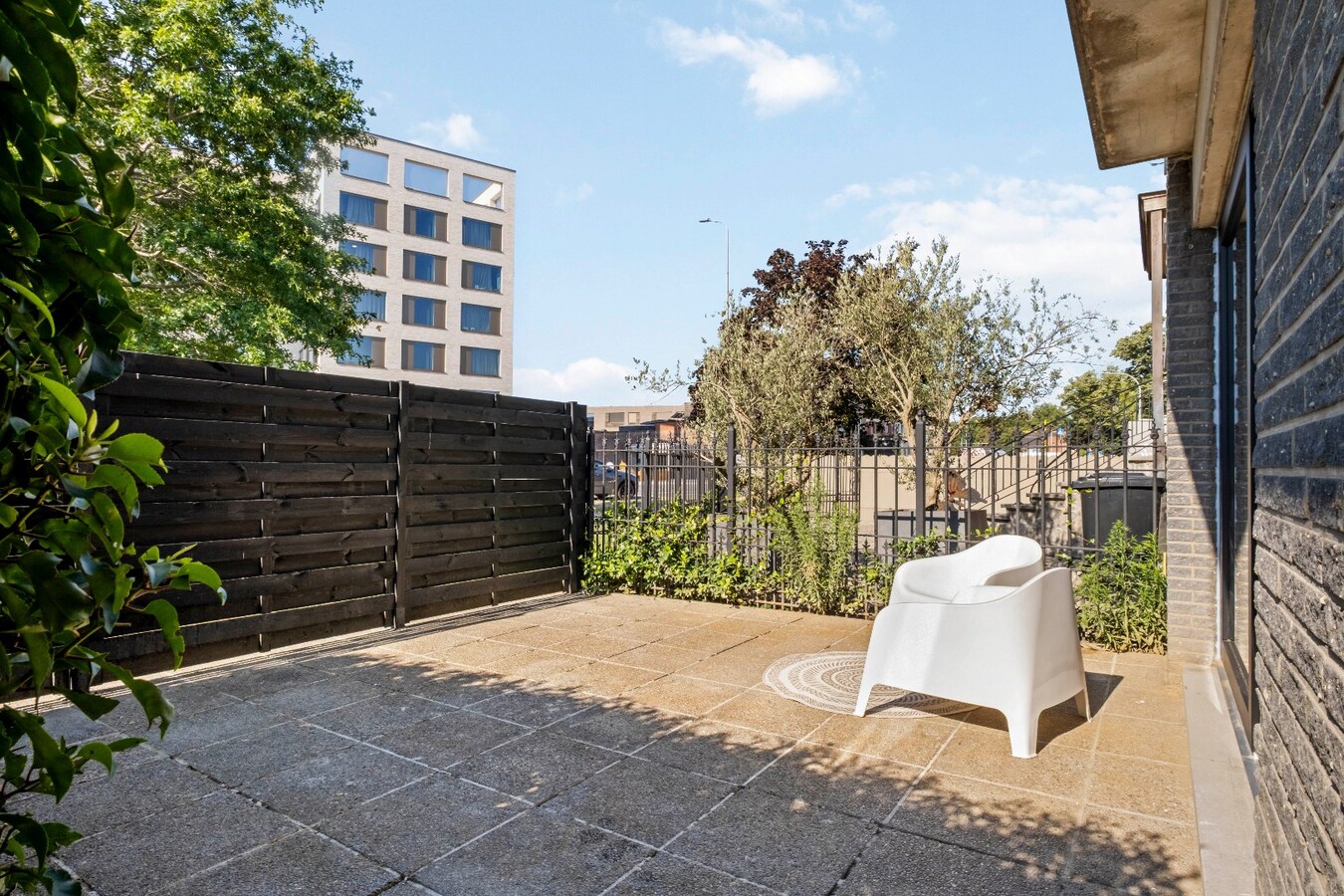 TOPLIGGING : Gelijksvloers appartement met 2 terrassen nabij de Leie te Kortrijk ! *** NONO INSPIRED *** 