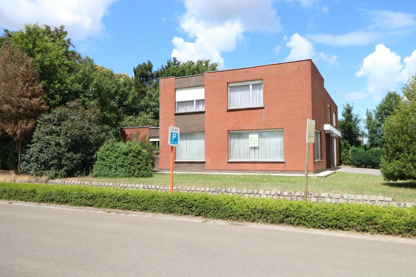 Woning met mogelijkheid tot commmerciële ruimte op 1398m² te Aartrijke 