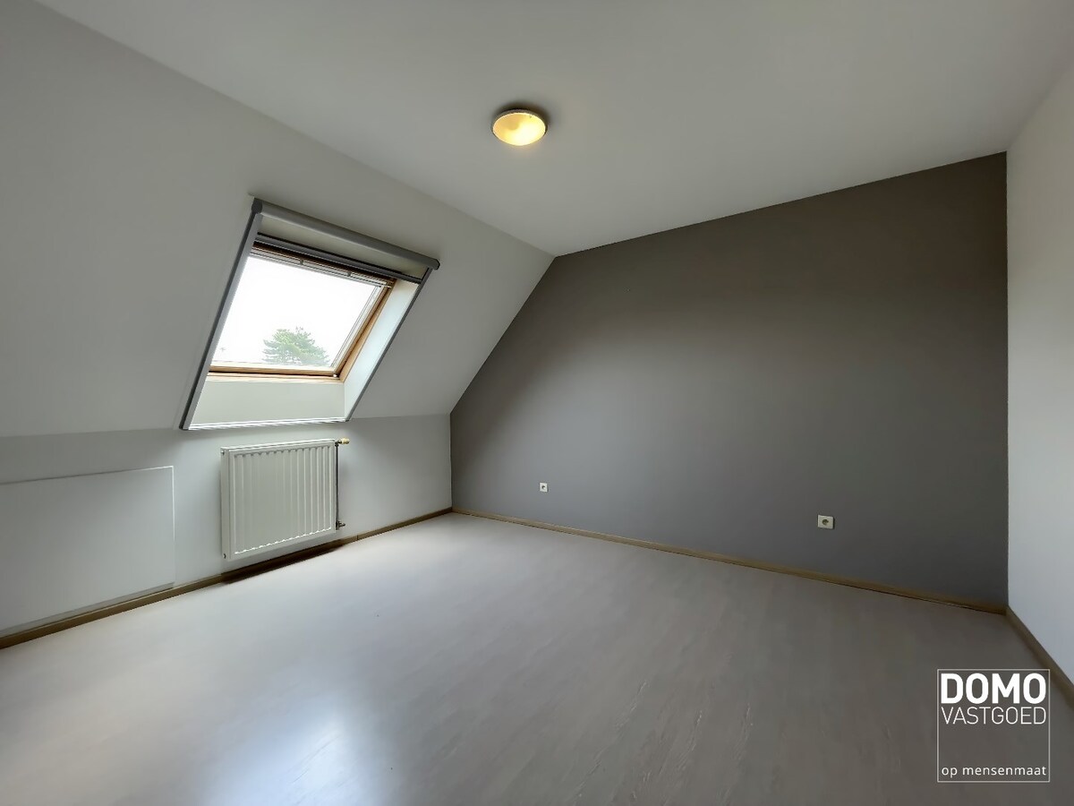 DUPLEX APPARTEMENT MET GROOT TERRAS TE STOKROOIE 