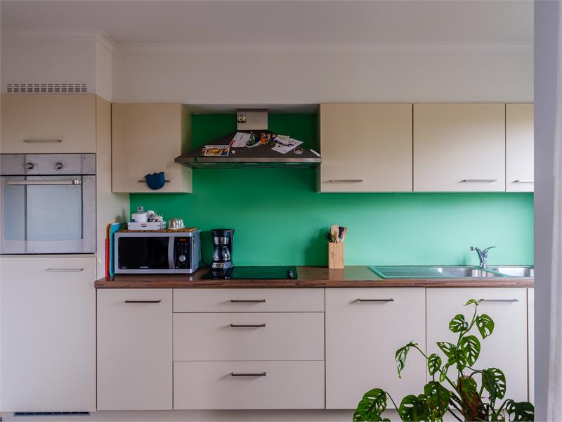 Instapklaar appartement met zicht op water. 