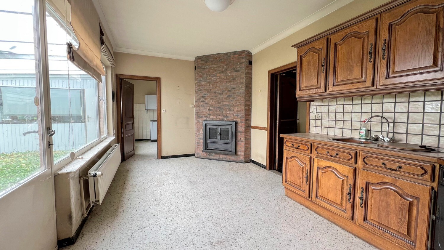 Loods met woongelegenheid op royaal perceel van 6000 m² 