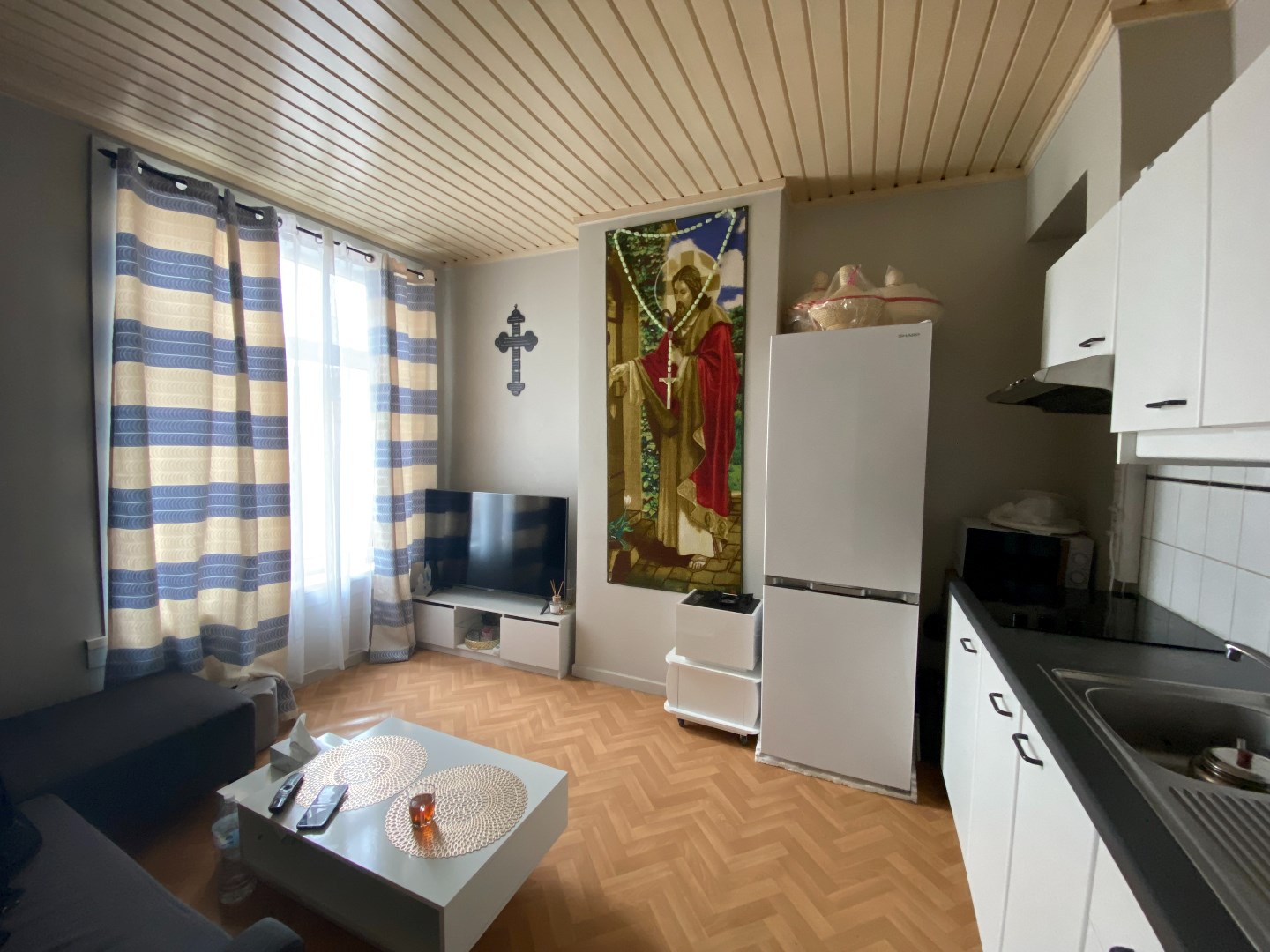 Zeer centraal gelegen gelijkvloers appartement met 1 slpk in hartje Waregem! 