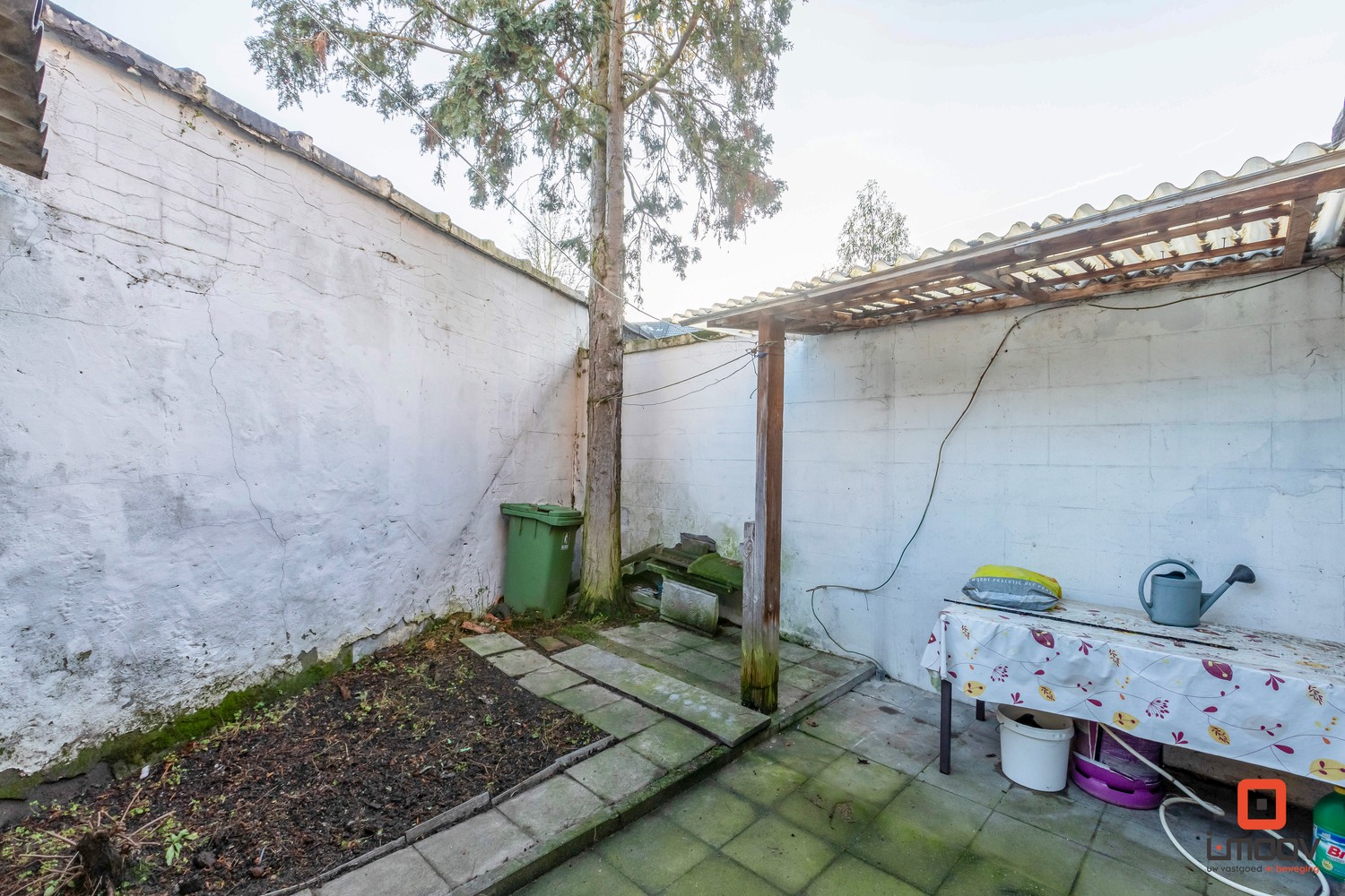 Op te knappen 5 slaapkamerwoning (203m²) 