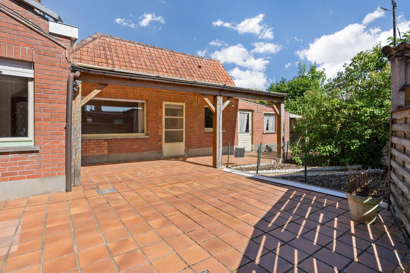 Verrassend ruime woning met zonnige tuin en garage 