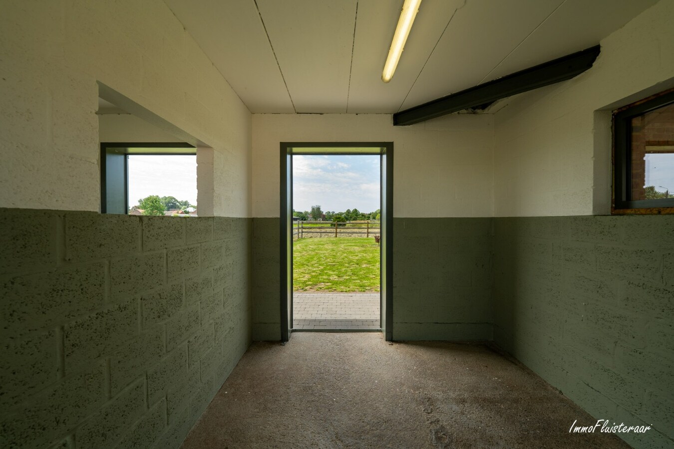 Unieke, gerenoveerde hoevewoning met paardenfaciliteiten, bijgebouwen, uitzonderlijk potentieel en zeer bereikbare ligging 