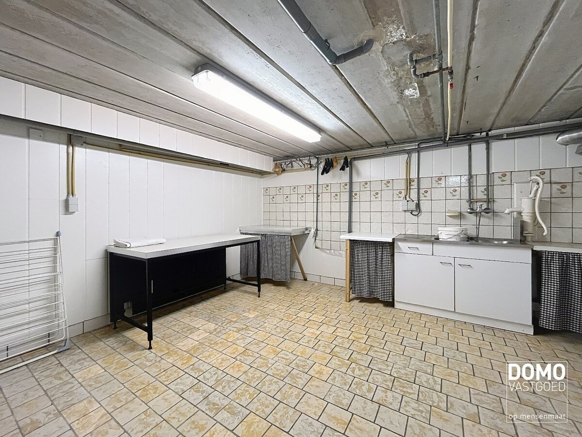 INSTAPKLARE GEZINSWONING MET RUIME GARAGE, KELDER &amp; TUIN TE HERK-DE-STAD 