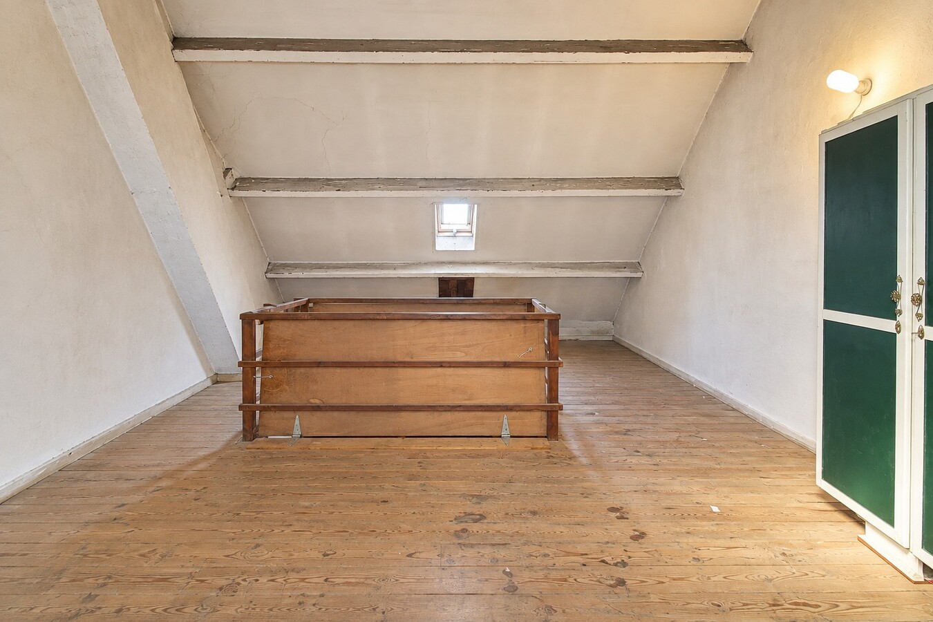 Te koop: Centraal gelegen stadwoning met 4 slaapkamers en diepe zuidgerichte tuin in Sint-Niklaas! 