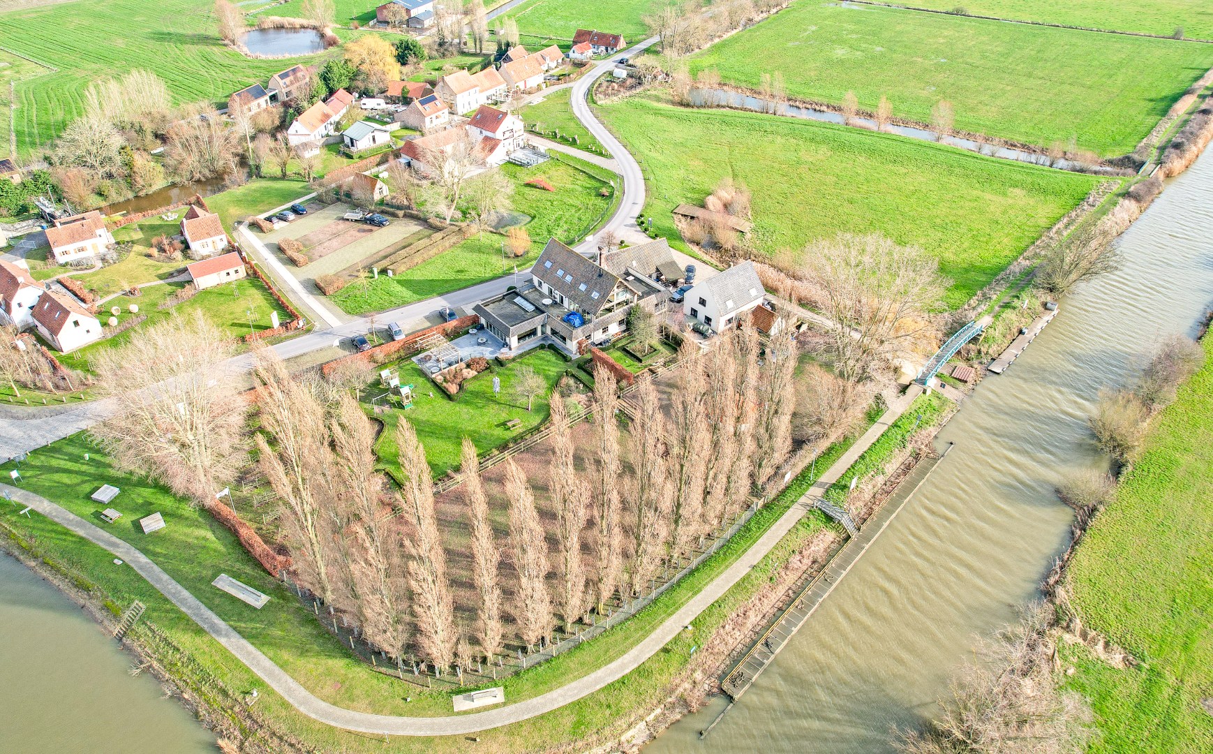 Restaurant met privéwoning en 2 B&amp;B-kamers op 4.370 m² 