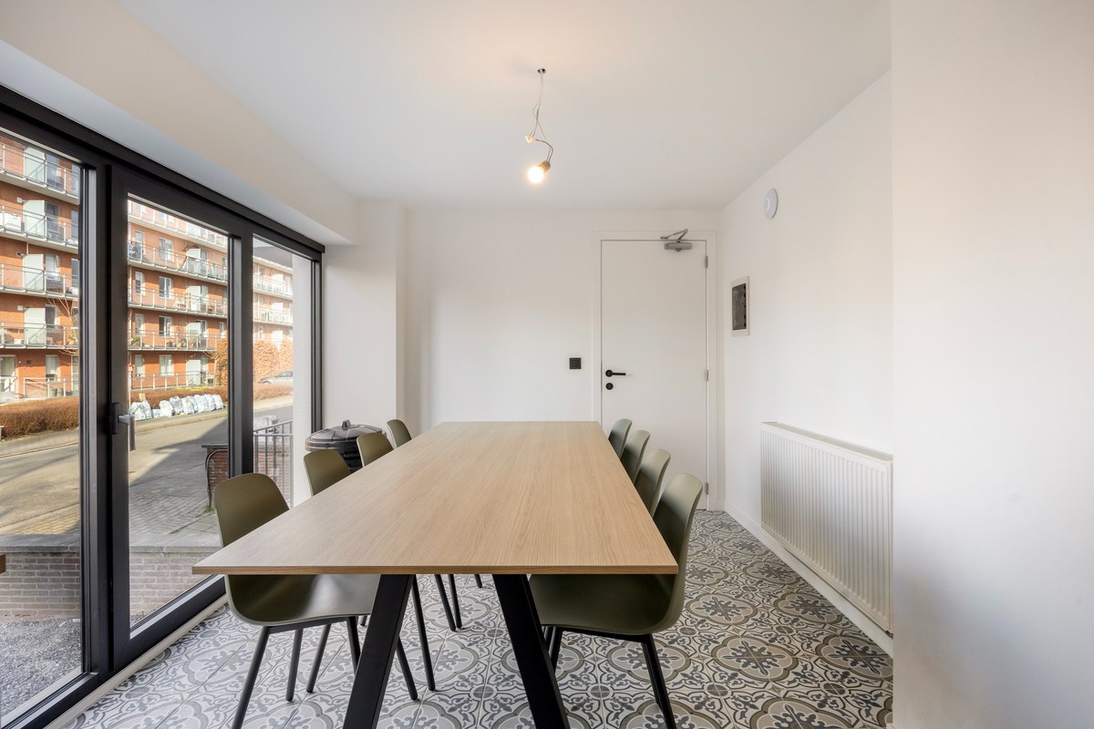 Volledig gerenoveerd en gemeubelde studentenkamer met privé badkamer en gemeenschappelijk terras - EPC A! 