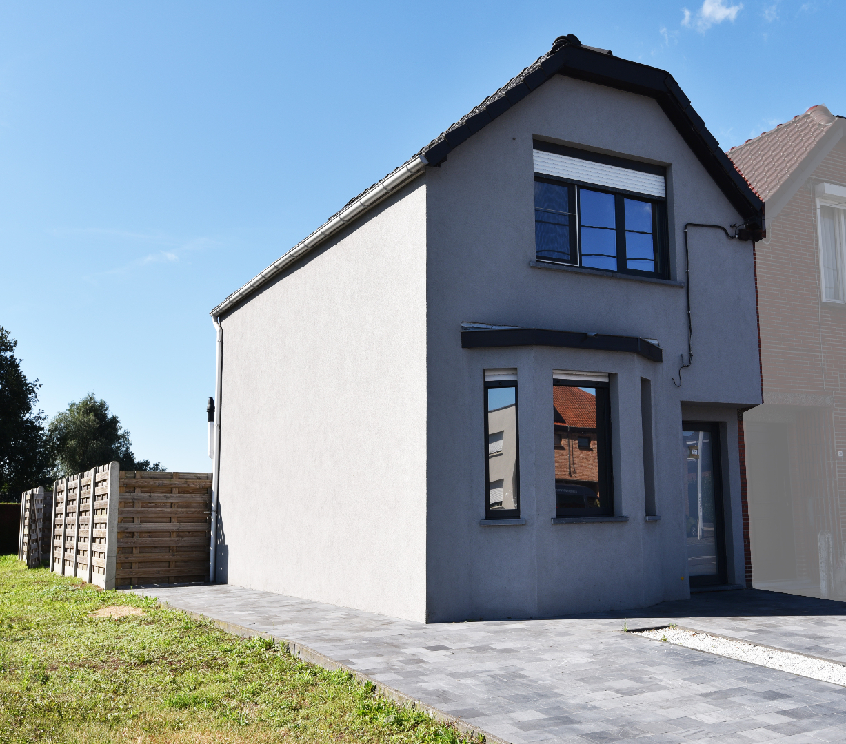 Totaal gerenoveerde energiezuinige woning te Adegem 