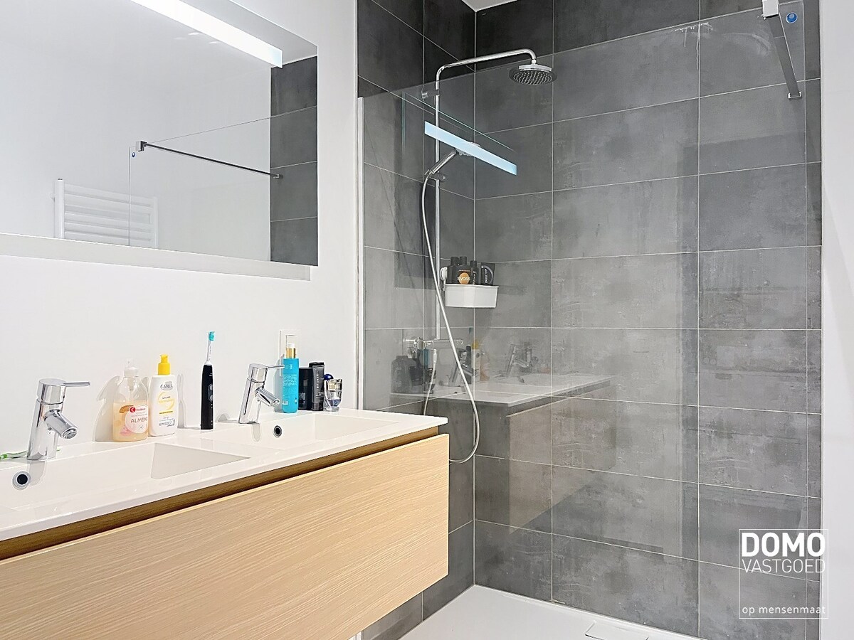 Hoogwaardig afgewerkt appartement gelegen aan de Blauwe Boulevard te Hasselt 