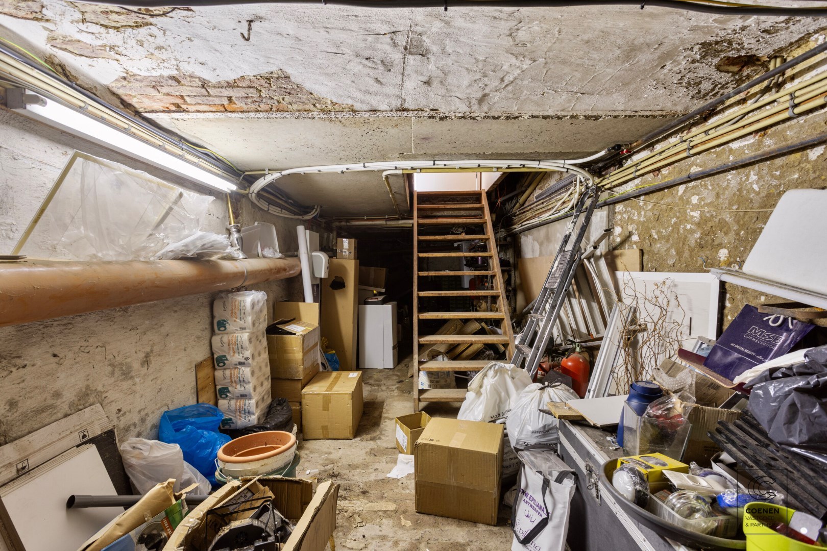 Prachtige handelsruimte met een bruikbare oppervlakte van 355 m² op een SCHITTERENDE locatie te Berchem 