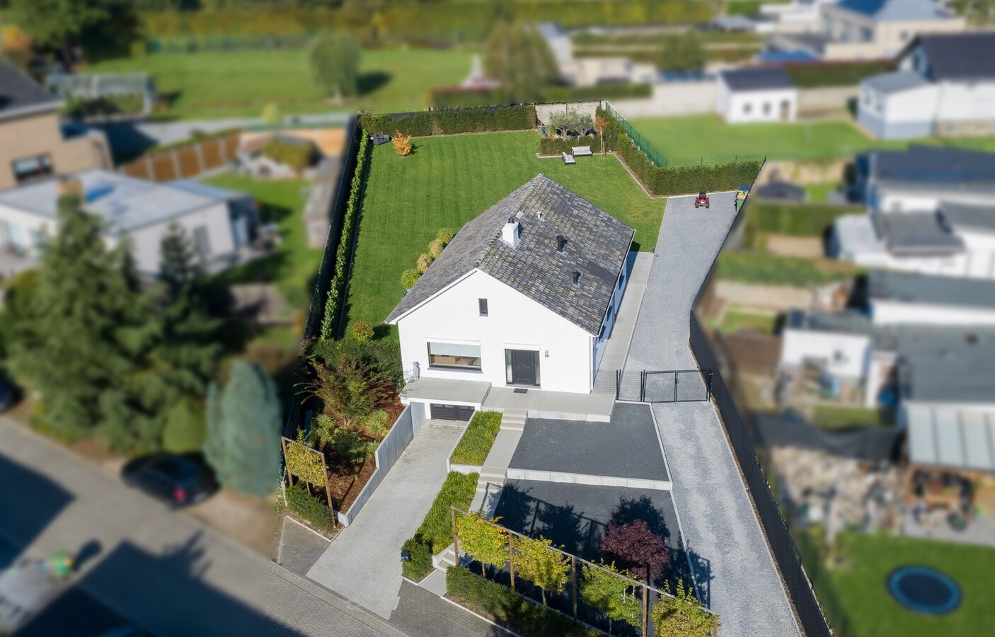 Bungalow met zongerichte tuin op perceel van 1350 m² 