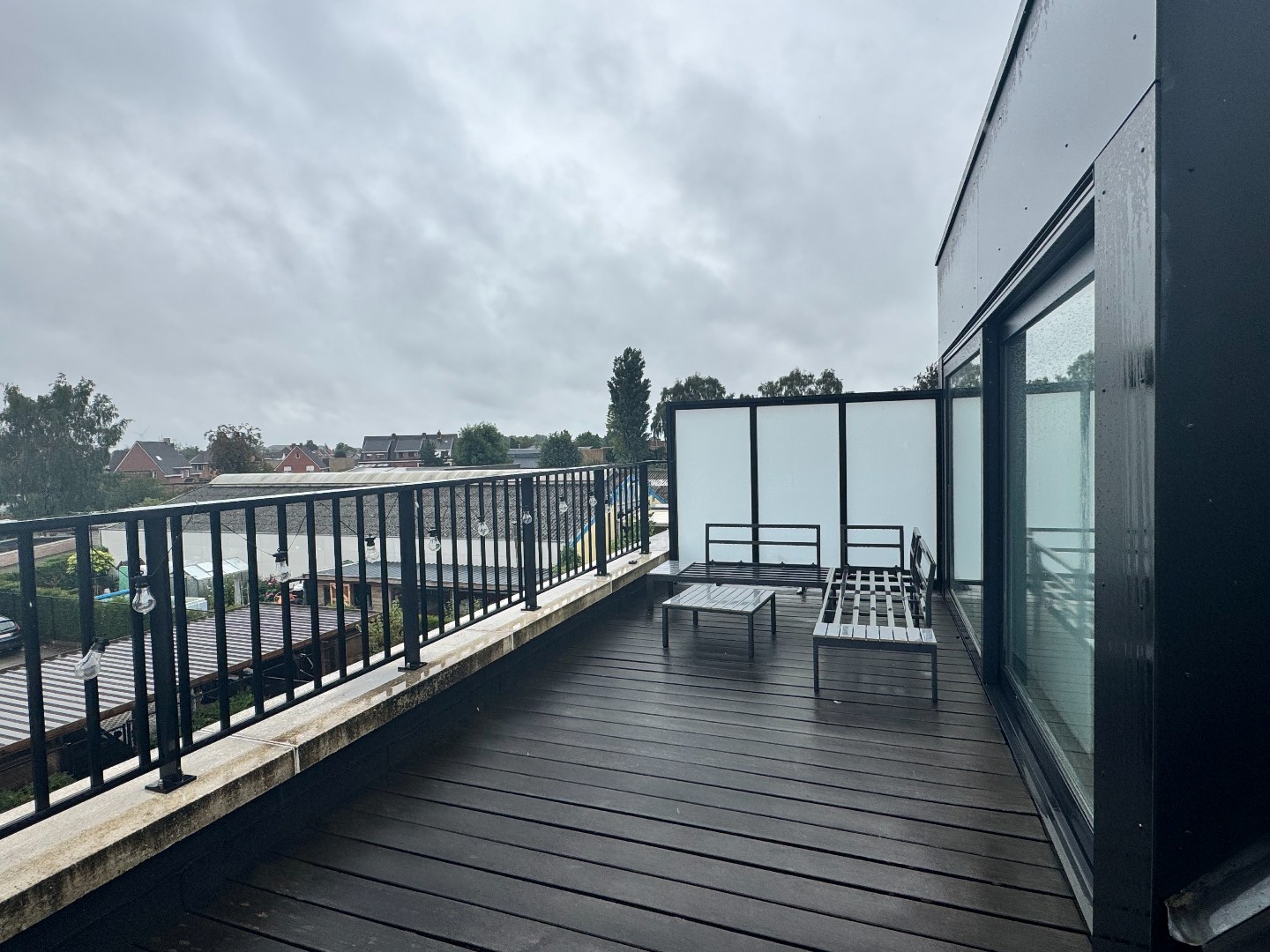 Recent appartement op de 2de verdieping met 2 terrassen en een autostaanplaats 