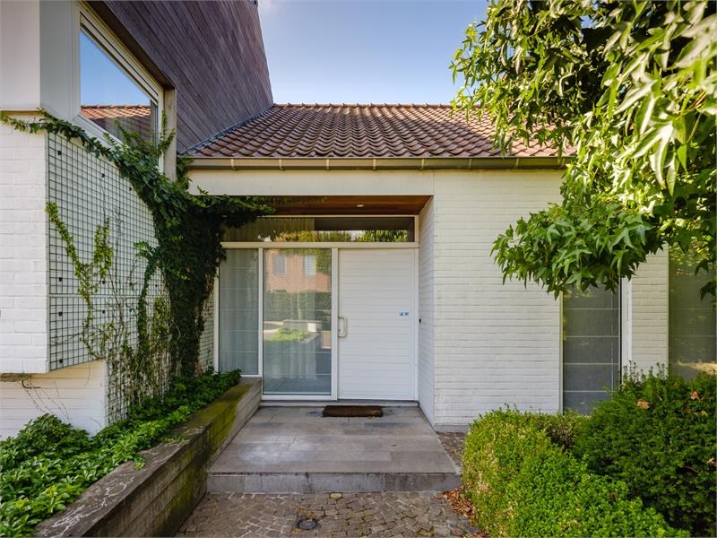 Tijdsloze villa in één van de mooiste villawijken van Roeselare 