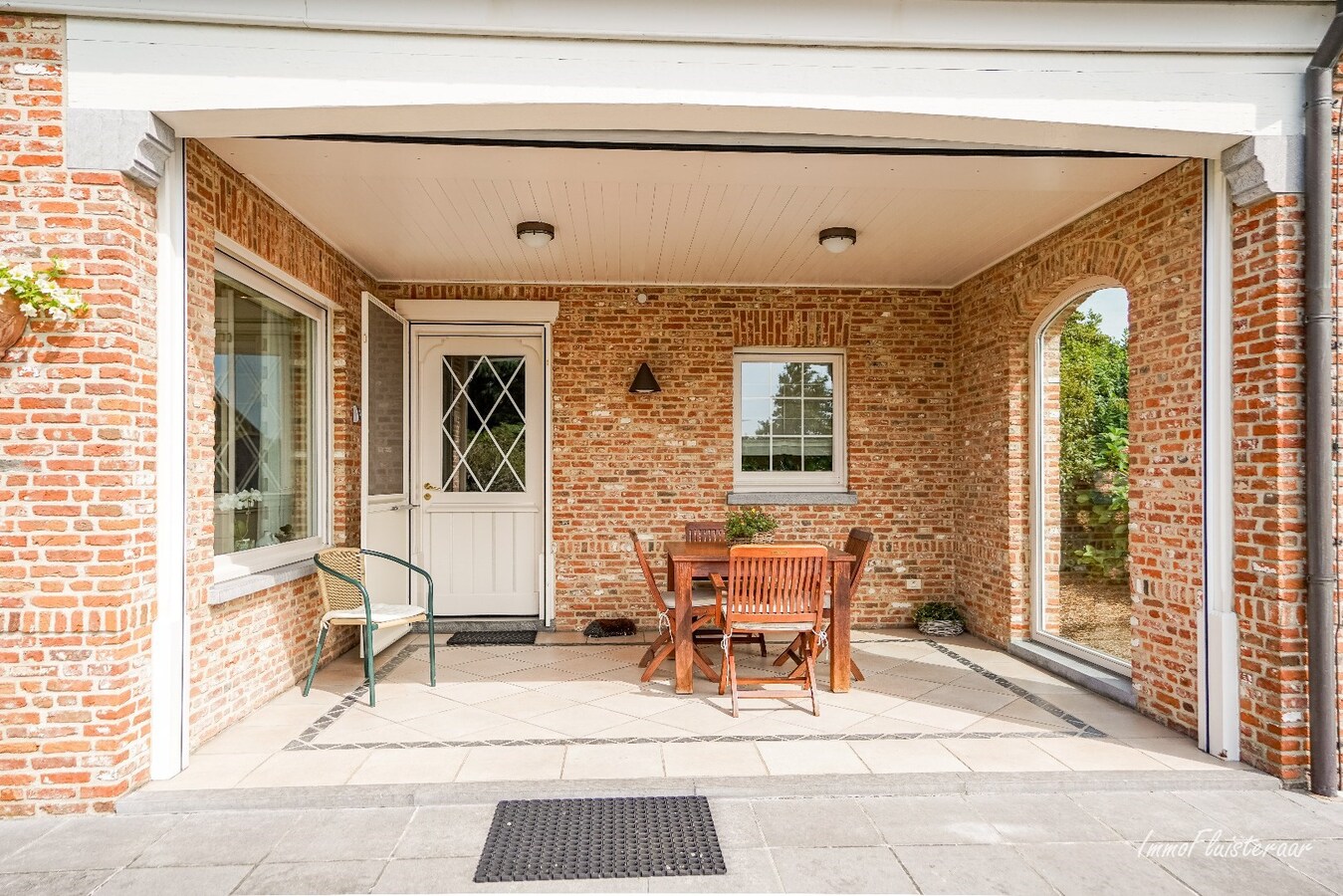 Royale, luxueuze villa met bijgebouwen op ca. 66a te Arendonk 