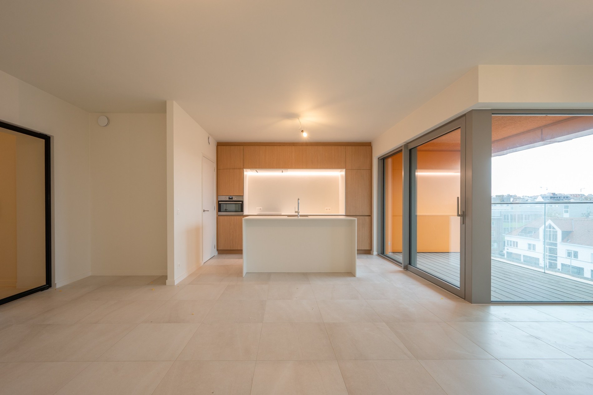 Centraal gelegen 2-kamer appartement te Res. Hoost op wandelafstand van de Zeedijk van Heist. 