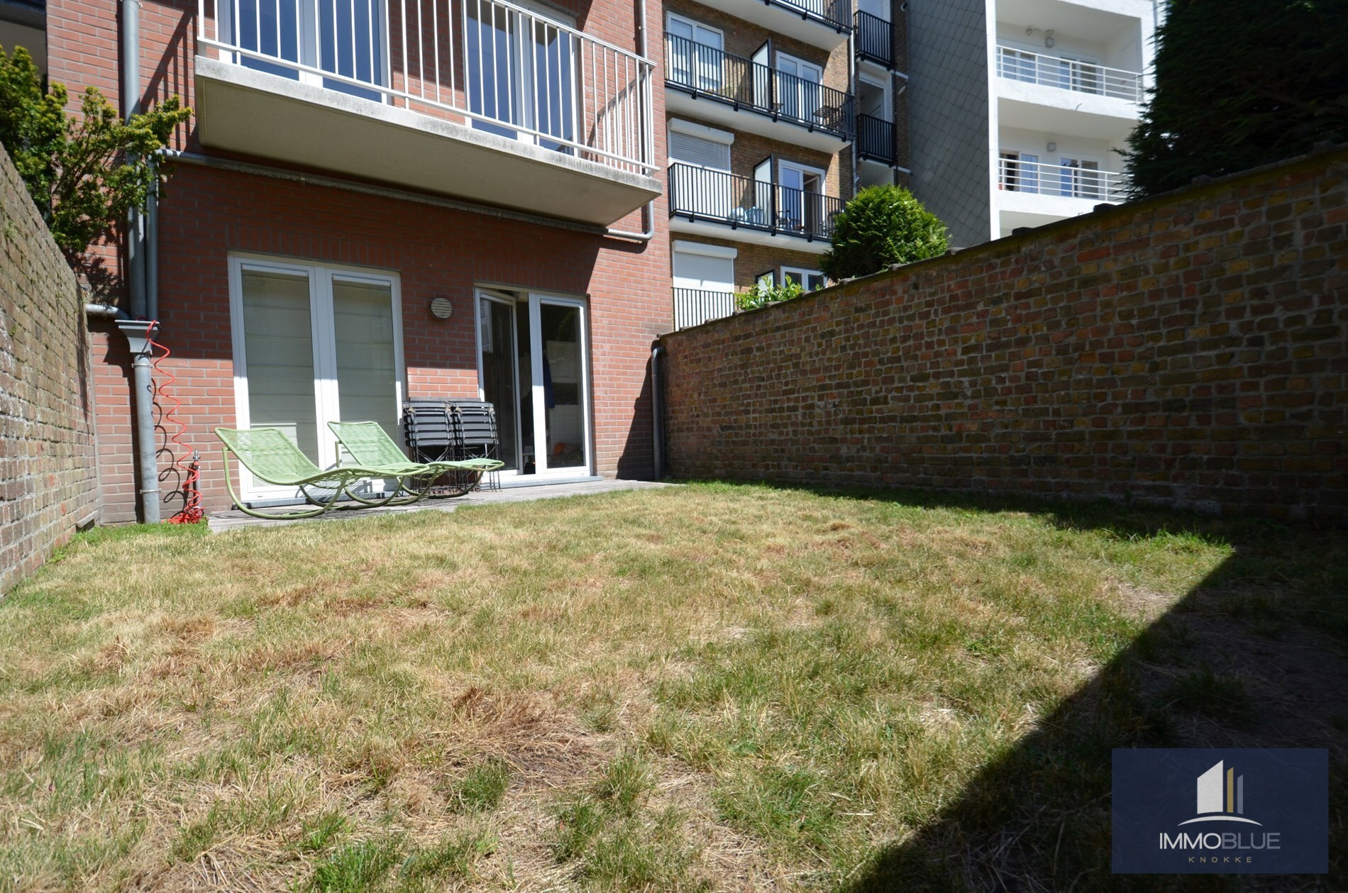 Appartement avec jardin situé au calme, à proximité de l’Avenue du Zoute. 