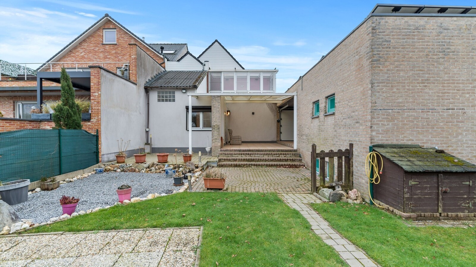 Riante gezinswoning met tal van mogelijkheden nabij Maastricht! 