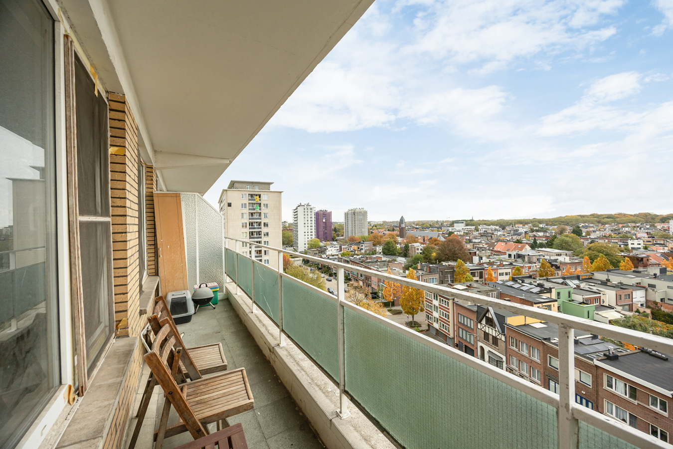 Instapklaar 2-slaapkamerappartement met terras en prachtig uitzicht in Berchem 