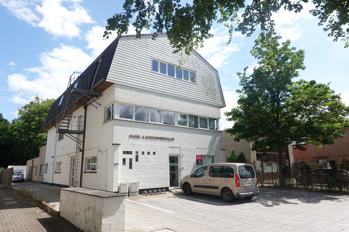 Ruim appartement met mogelijkheid tot handel 