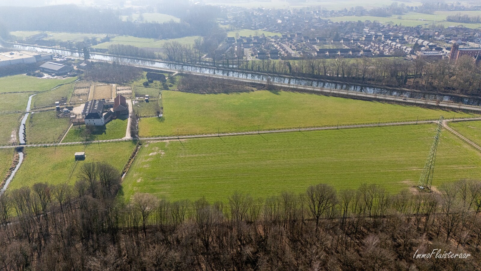 Uitzonderlijke woning met paardenaccommodatie, binnen- en buitenpiste op ca. 9,4 ha te Haacht 