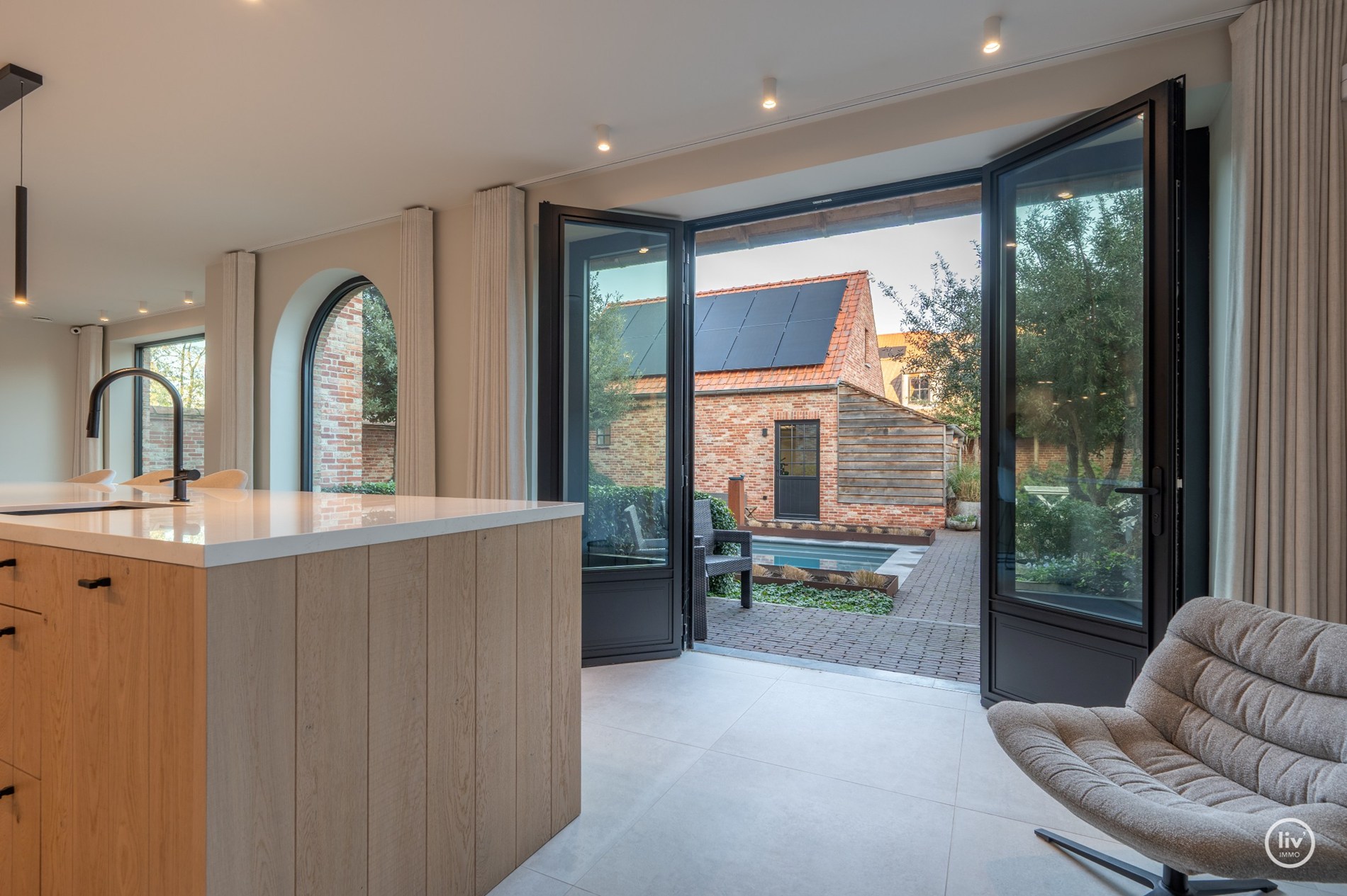 Luxueus afgewerkte energie zuinige woning met zwembad te Knokke 