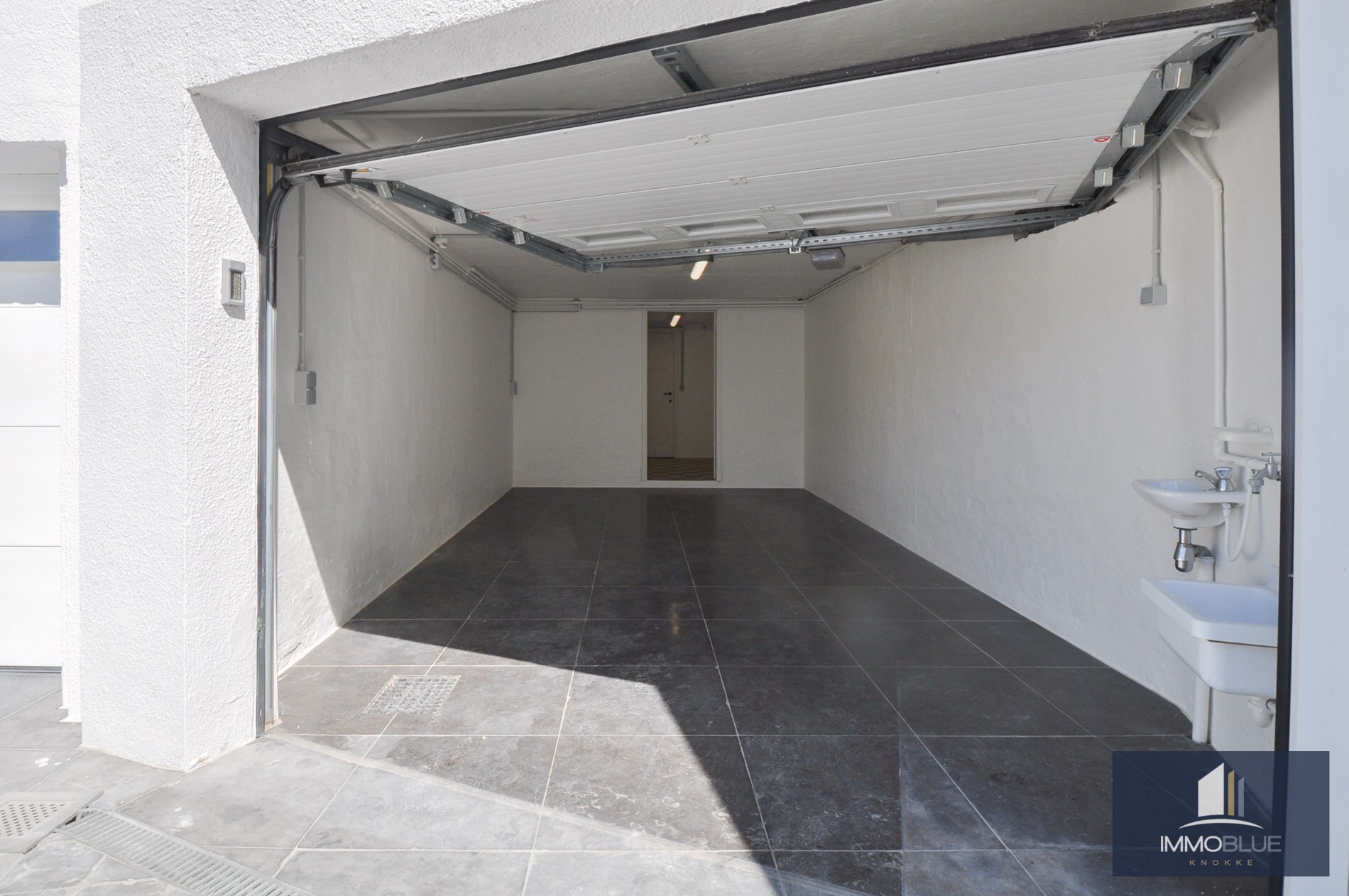 Volledig gerenoveerd hoek-appartement met een prachtig zicht op het Zegemeer. 