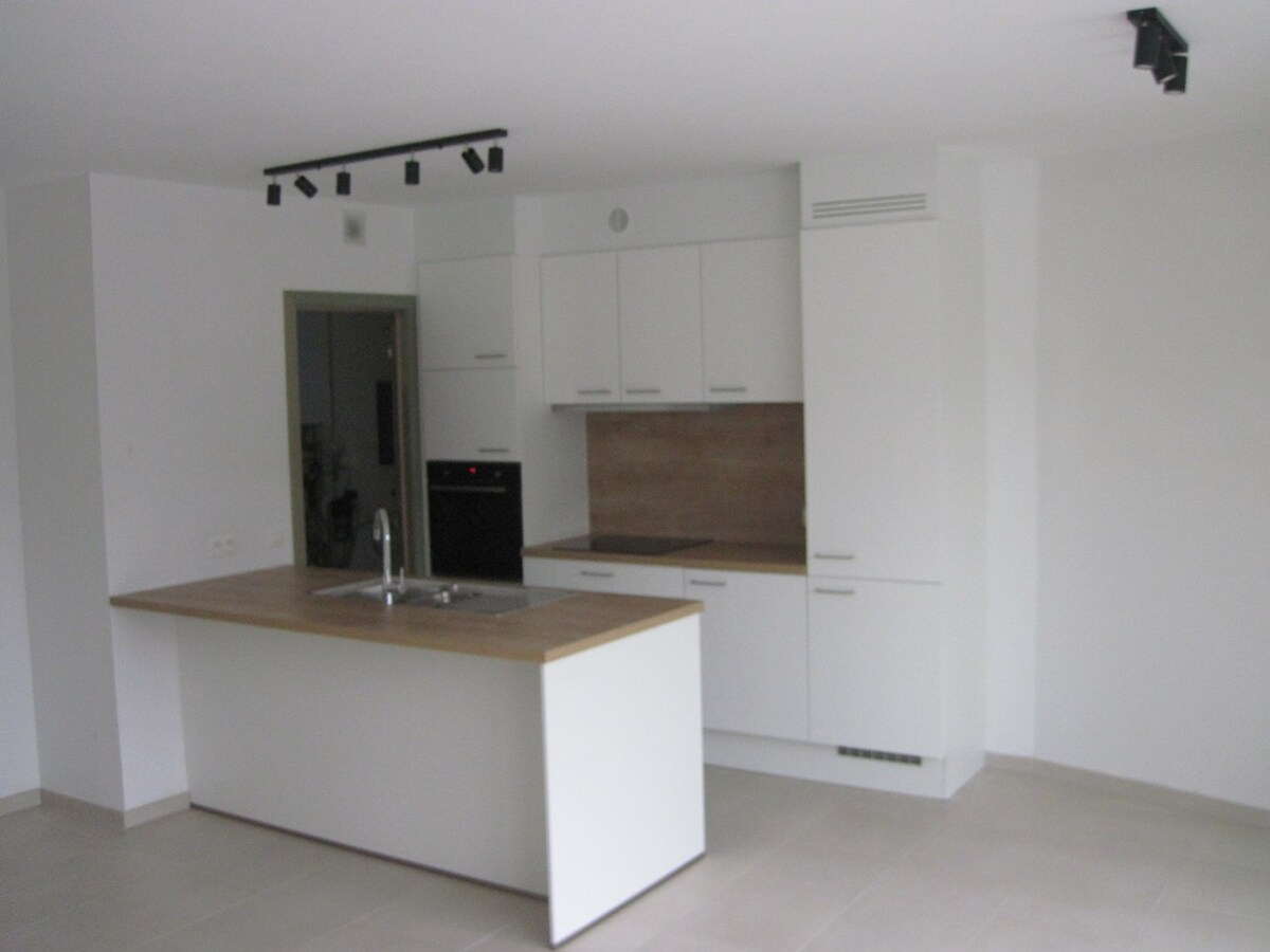 BIJZONDER ruim appartement (E-peil  