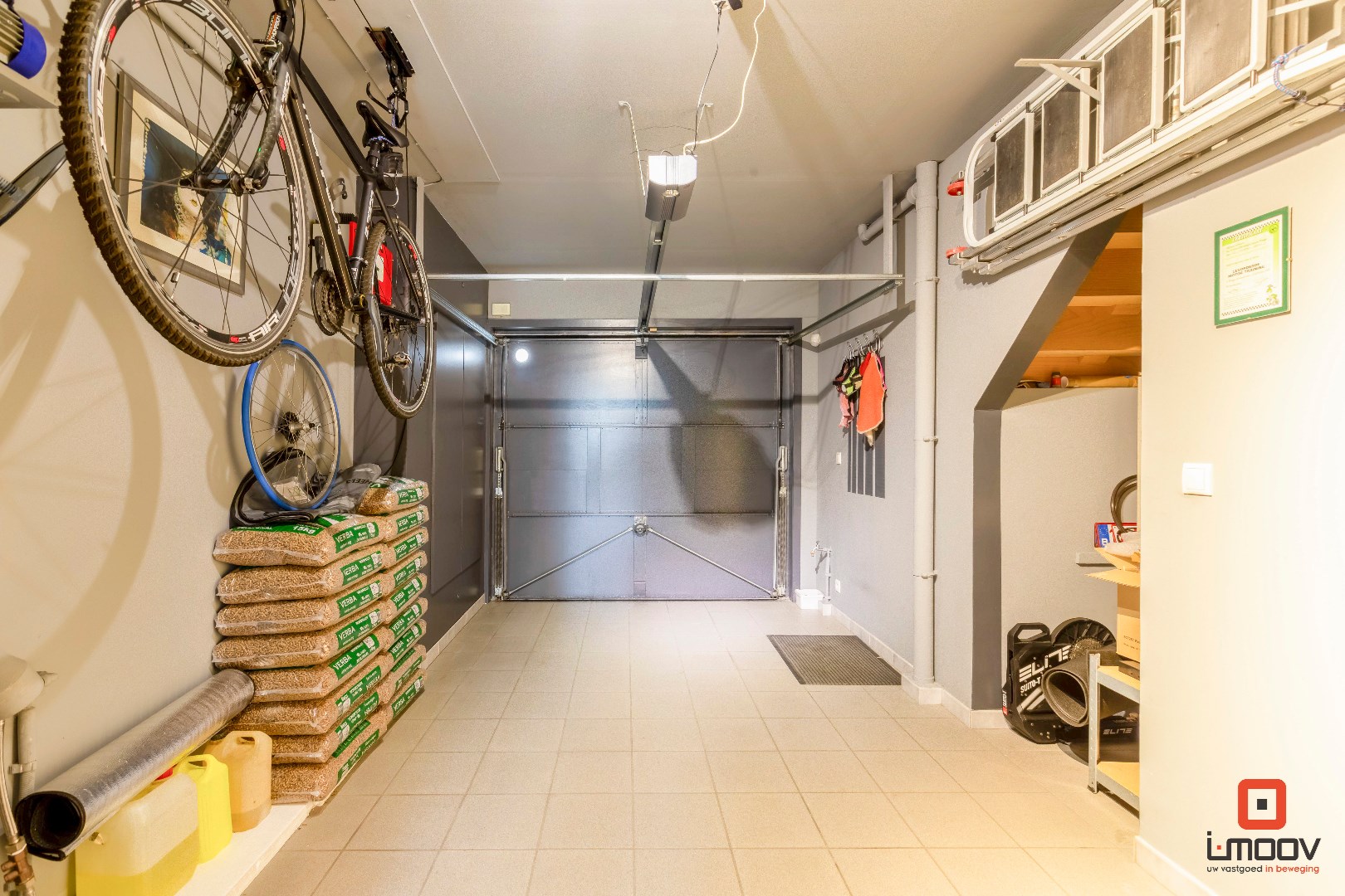 Perfect gelegen gezinswoning met prachtige tuin 