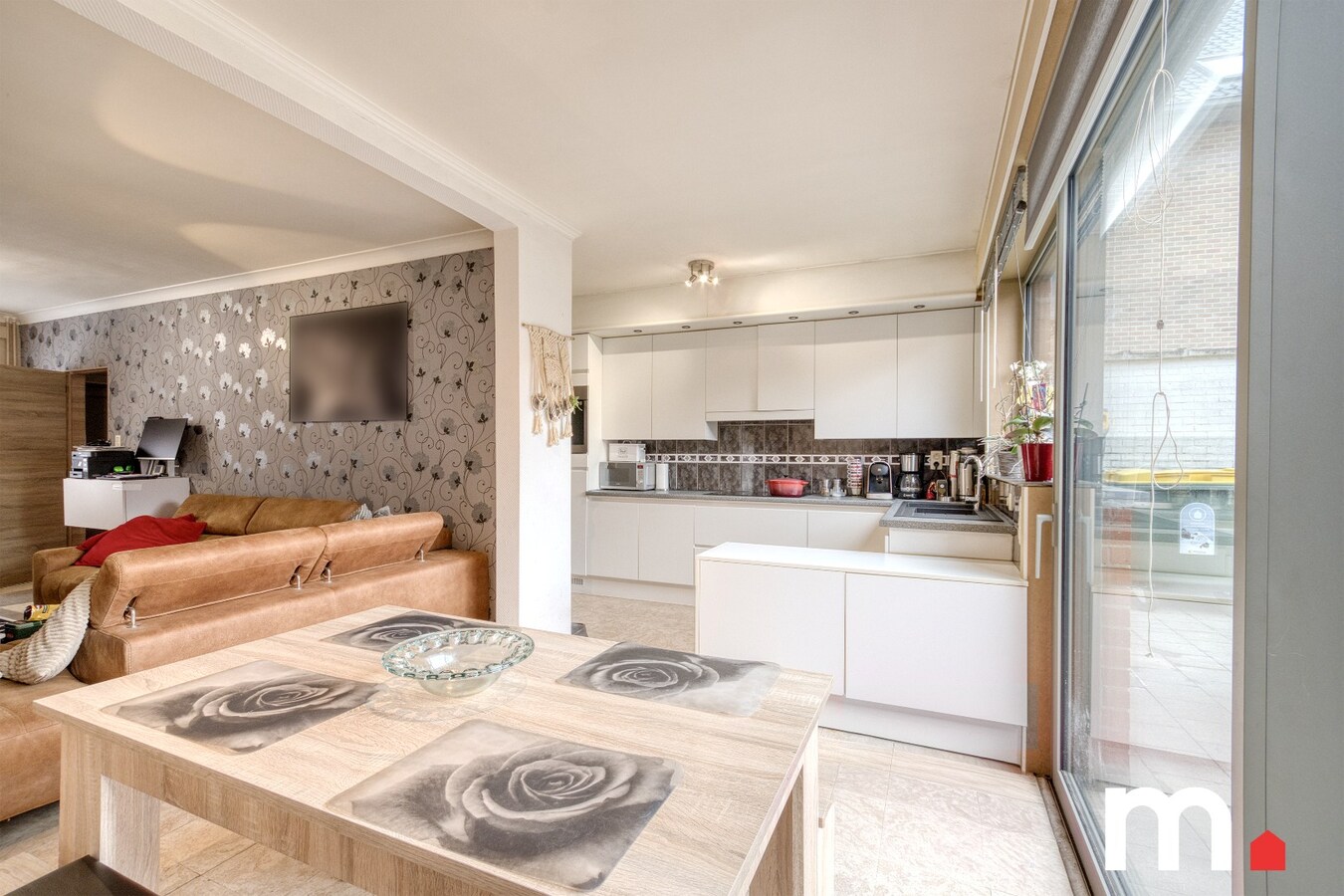 Instapklare woning te Lauwe met 4 slaapkamers nabij het centrum met garage ! 