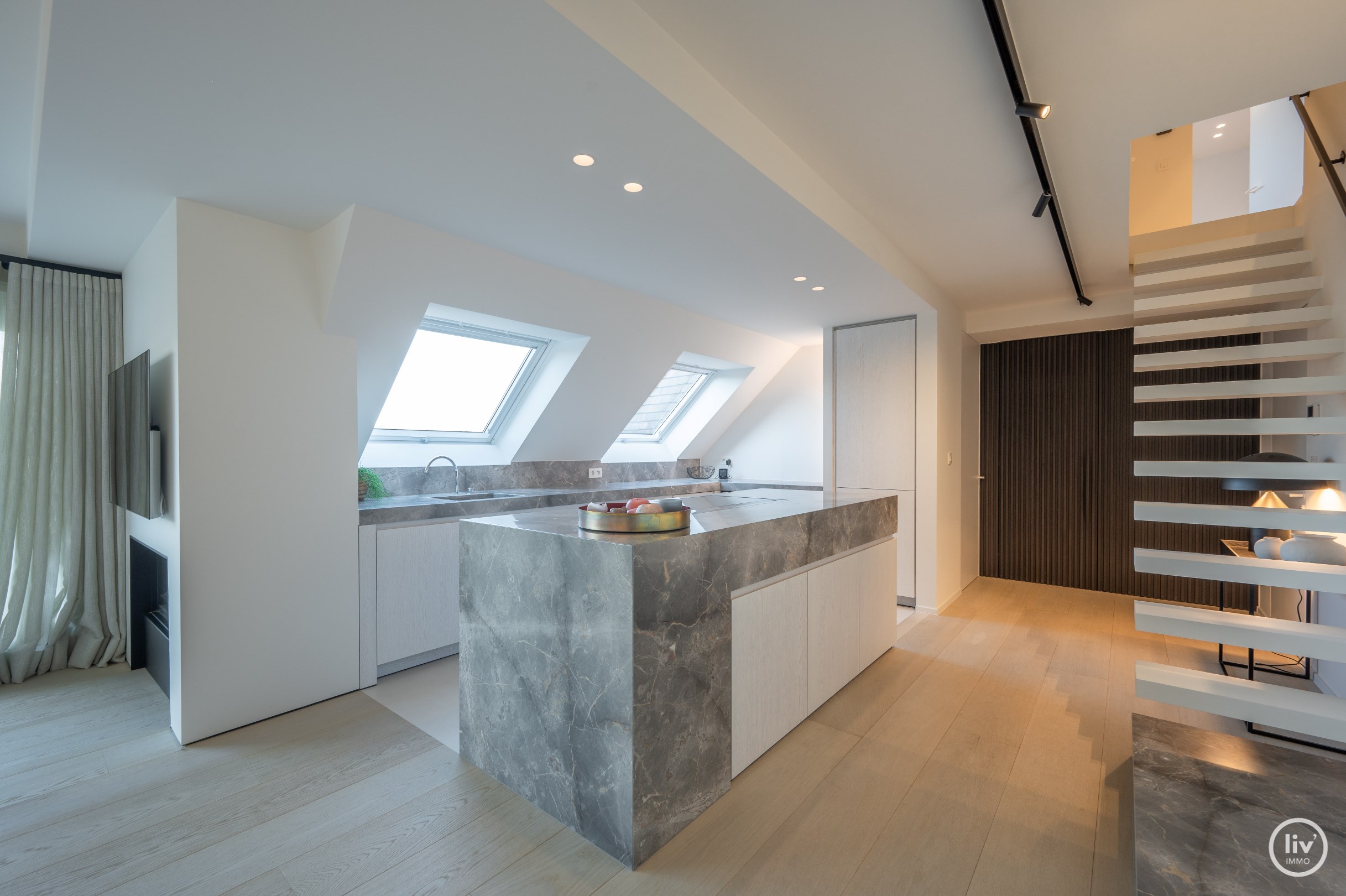 Prachtig appartement, gerenoveerd (2022) op een toplocatie op enkele minuten van het Albertplein en het strand. 