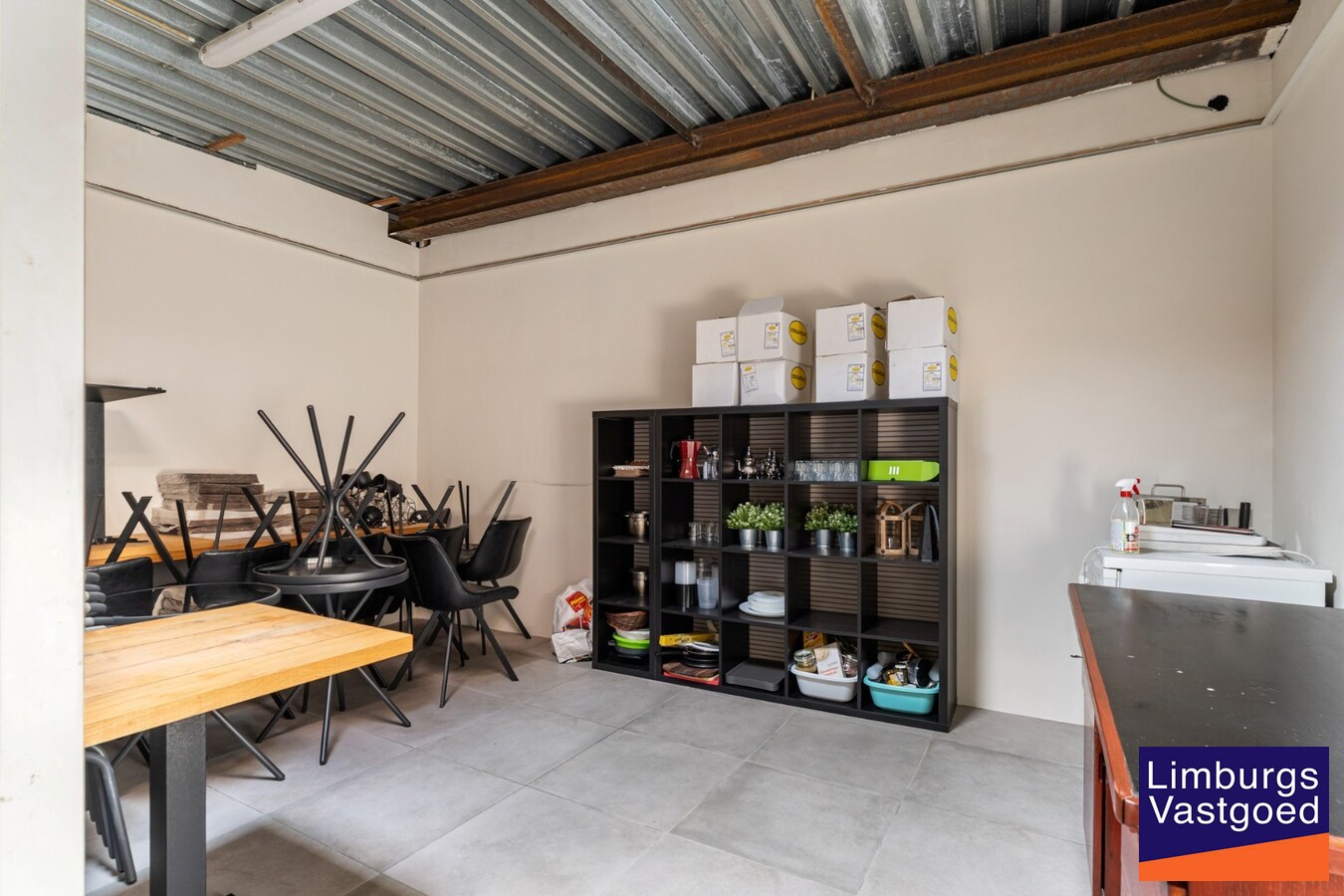 Commercieel uitstekend gelegen investeringspand bestaande uit winkel + duplex 