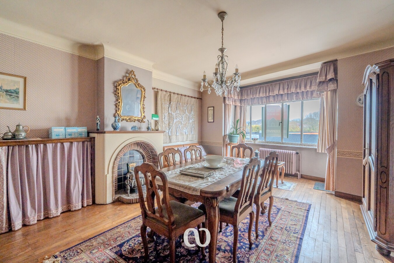 Zeer grote karaktervolle woning in art-deco stijl met tal van mogelijkheden 