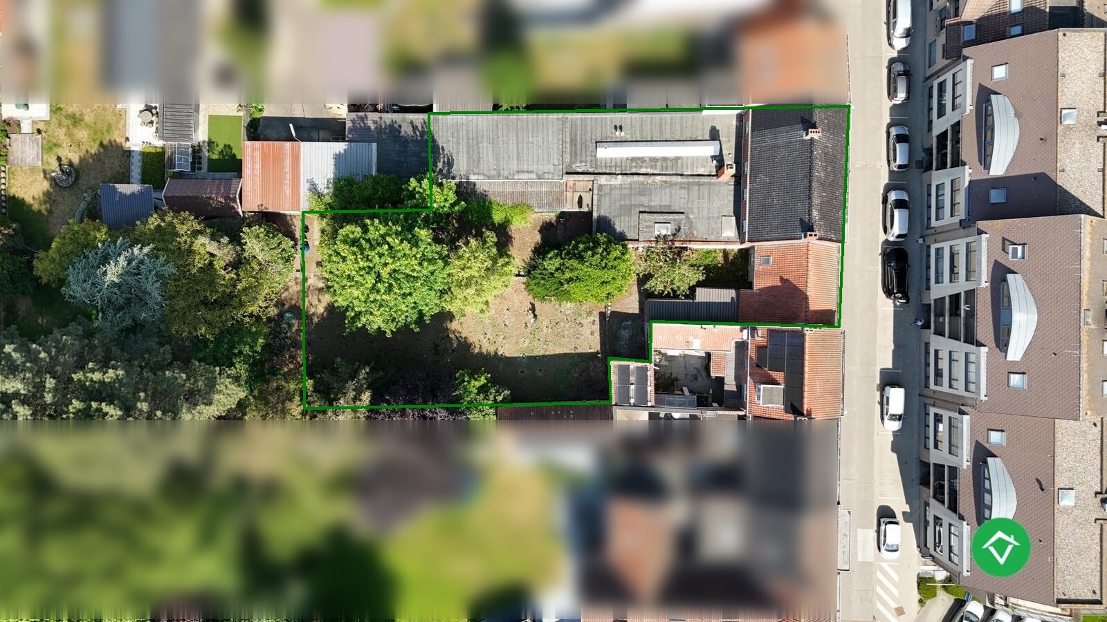 Unieke ruime eigendom op 1169 m² grond met voormalige handelsruimte in centrum Koekelare 