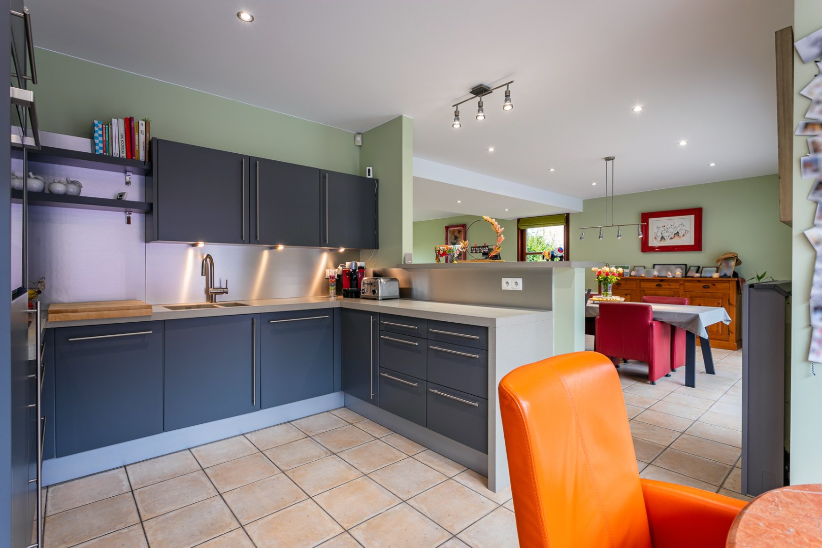 Instapklare woning met 3 slpks, garage, carport en tuin 