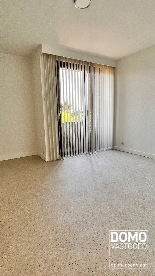 Instapklaar twee-slaapkamer appartement gelegen in het centrum van Kermt. 