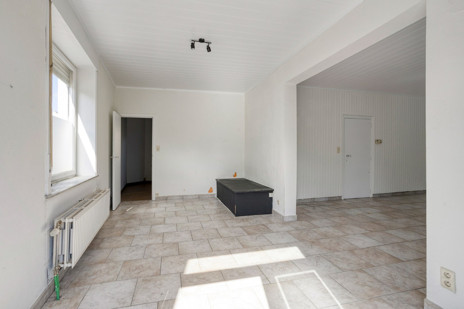 TE RENOVEREN WONING met 2 woonéénheden en tuin – 1640 SINT-GENESIUS-RODE 