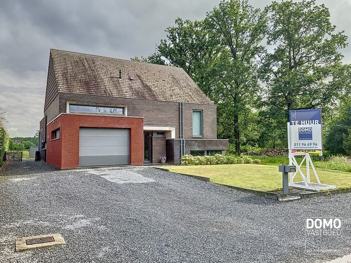 PRACHTIGE VILLA MET 3 SLAAPKAMERS, INPANDIGE GARAGE EN RUIME TUIN IN BOLDERBERG 