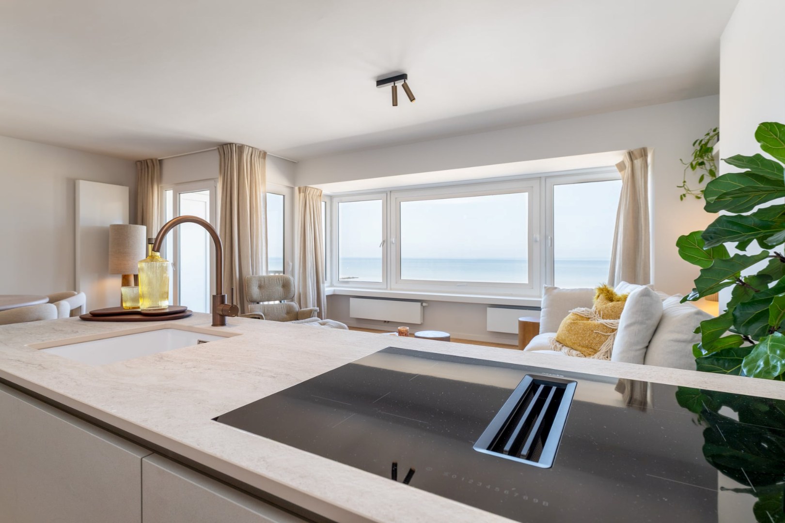 APPARTEMENT HAUT DE GAMME DE 2 CHAMBRES AVEC TERRASSE ET VUE SUR MER 