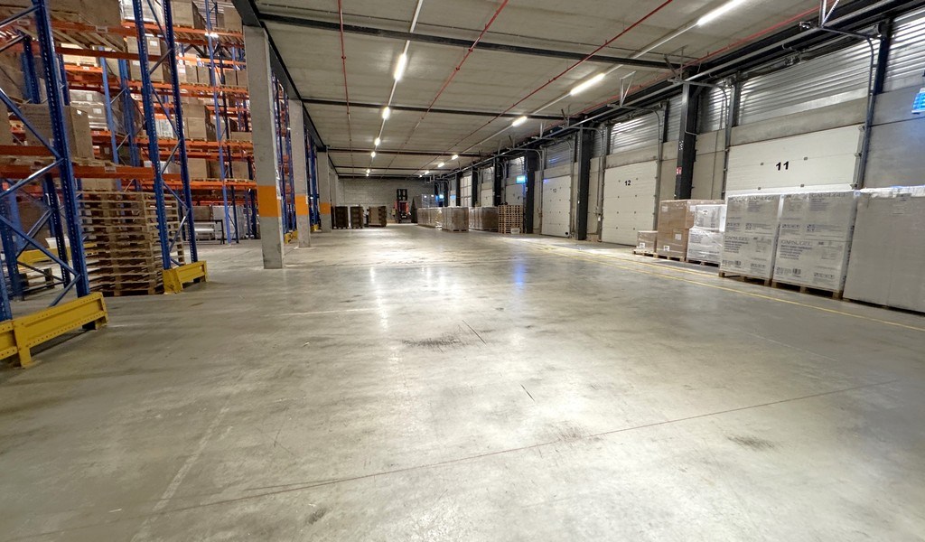 Magazijn en kantoor te huur op logistieke site te Bornem