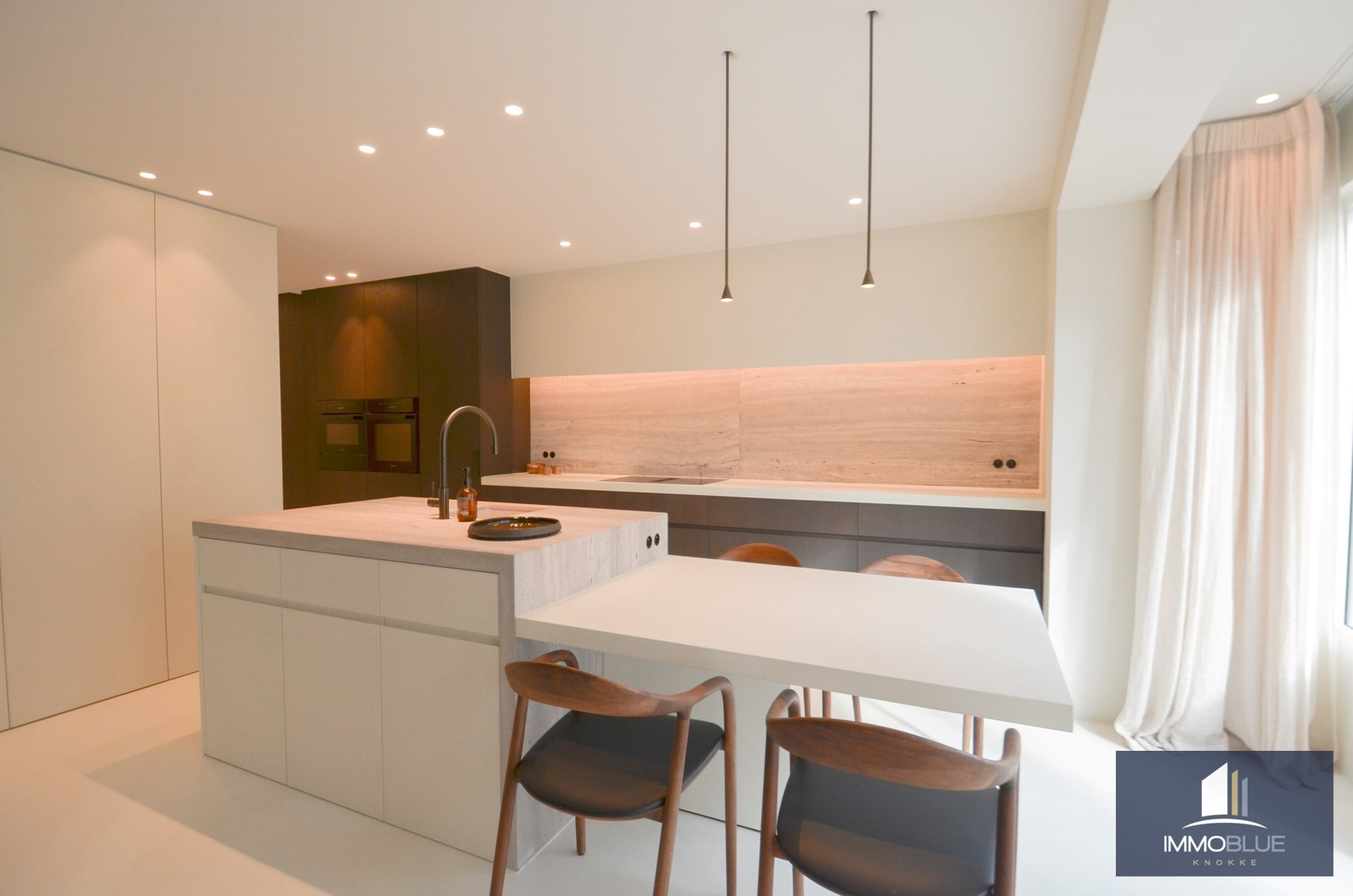 Uitzonderlijk, tijdloos volledig gerenoveerd appartement met een open zicht . 